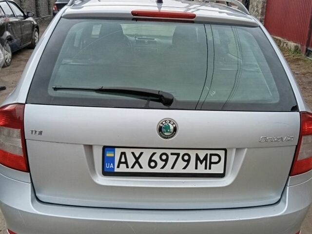 Серый Шкода Октавия, объемом двигателя 1.6 л и пробегом 300 тыс. км за 6300 $, фото 1 на Automoto.ua