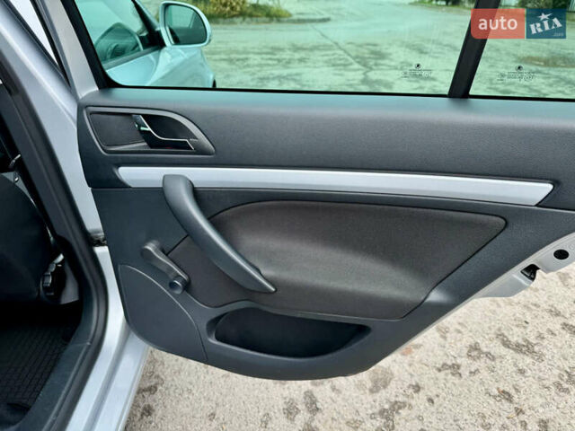 Сірий Шкода Октавія, об'ємом двигуна 1.6 л та пробігом 181 тис. км за 8799 $, фото 20 на Automoto.ua