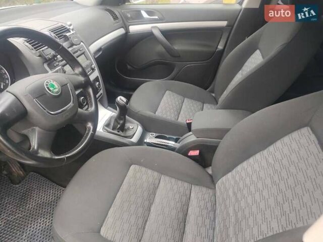 Серый Шкода Октавия, объемом двигателя 1.6 л и пробегом 237 тыс. км за 7300 $, фото 11 на Automoto.ua