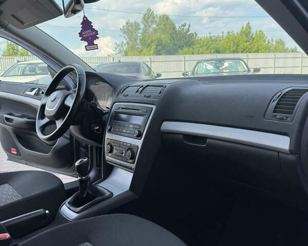 Серый Шкода Октавия, объемом двигателя 1.6 л и пробегом 228 тыс. км за 8250 $, фото 13 на Automoto.ua