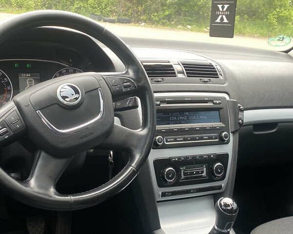 Сірий Шкода Октавія, об'ємом двигуна 1.6 л та пробігом 323 тис. км за 7850 $, фото 7 на Automoto.ua