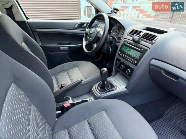Серый Шкода Октавия, объемом двигателя 1.6 л и пробегом 319 тыс. км за 6700 $, фото 13 на Automoto.ua
