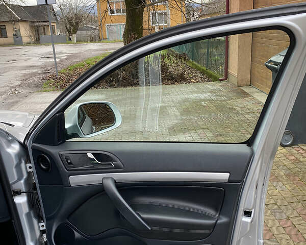 Серый Шкода Октавия, объемом двигателя 2 л и пробегом 245 тыс. км за 8800 $, фото 19 на Automoto.ua