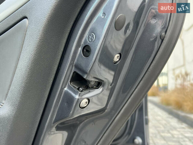 Серый Шкода Октавия, объемом двигателя 2 л и пробегом 211 тыс. км за 12850 $, фото 127 на Automoto.ua