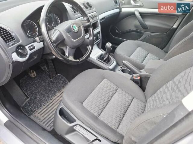 Серый Шкода Октавия, объемом двигателя 1.6 л и пробегом 194 тыс. км за 8350 $, фото 4 на Automoto.ua