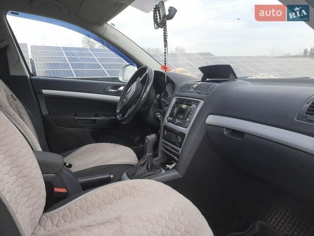 Серый Шкода Октавия, объемом двигателя 1.6 л и пробегом 330 тыс. км за 7800 $, фото 1 на Automoto.ua
