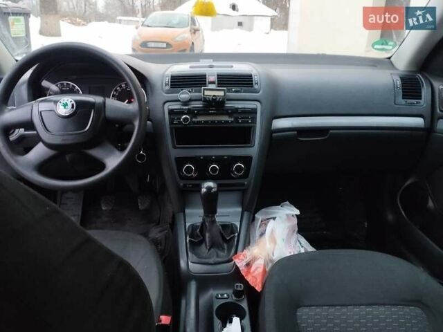 Сірий Шкода Октавія, об'ємом двигуна 1.6 л та пробігом 329 тис. км за 5600 $, фото 11 на Automoto.ua