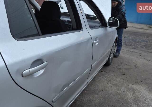 Серый Шкода Октавия, объемом двигателя 1.6 л и пробегом 261 тыс. км за 4000 $, фото 5 на Automoto.ua