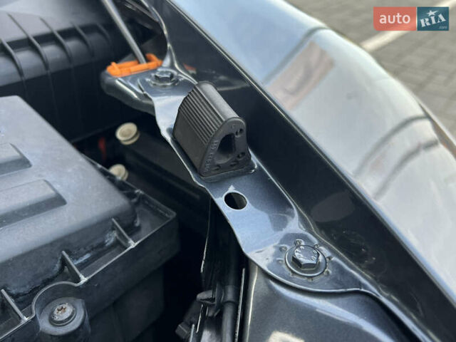 Серый Шкода Октавия, объемом двигателя 2 л и пробегом 211 тыс. км за 13200 $, фото 153 на Automoto.ua