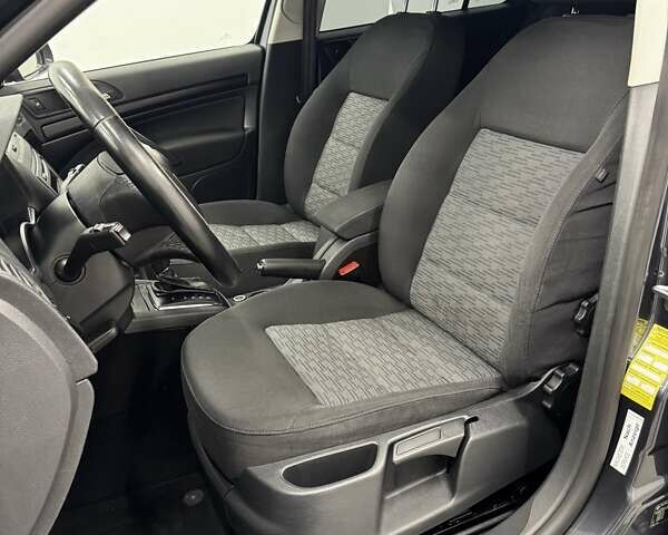 Серый Шкода Октавия, объемом двигателя 2 л и пробегом 217 тыс. км за 10750 $, фото 2 на Automoto.ua