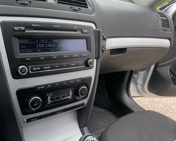 Сірий Шкода Октавія, об'ємом двигуна 1.6 л та пробігом 323 тис. км за 7850 $, фото 18 на Automoto.ua