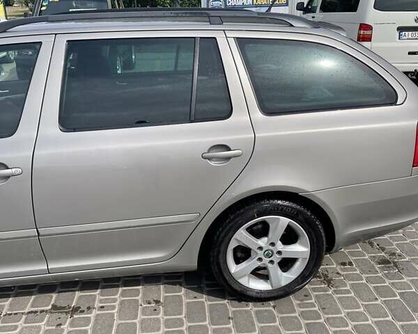 Сірий Шкода Октавія, об'ємом двигуна 1.8 л та пробігом 240 тис. км за 7900 $, фото 4 на Automoto.ua