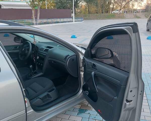 Серый Шкода Октавия, объемом двигателя 1.2 л и пробегом 206 тыс. км за 7300 $, фото 9 на Automoto.ua