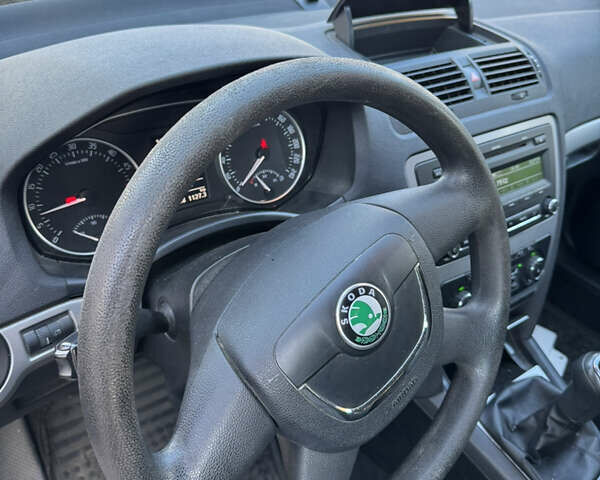 Серый Шкода Октавия, объемом двигателя 1.6 л и пробегом 161 тыс. км за 8800 $, фото 10 на Automoto.ua