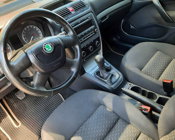 Сірий Шкода Октавія, об'ємом двигуна 1.6 л та пробігом 270 тис. км за 7094 $, фото 5 на Automoto.ua