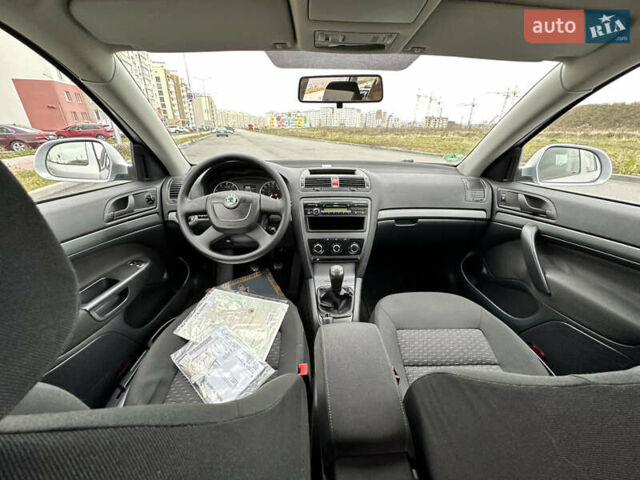 Серый Шкода Октавия, объемом двигателя 1.6 л и пробегом 215 тыс. км за 7999 $, фото 58 на Automoto.ua