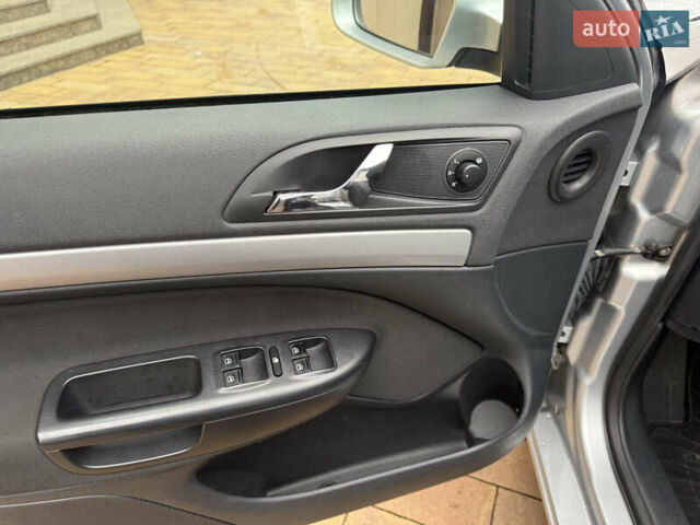 Серый Шкода Октавия, объемом двигателя 1.6 л и пробегом 205 тыс. км за 9600 $, фото 10 на Automoto.ua