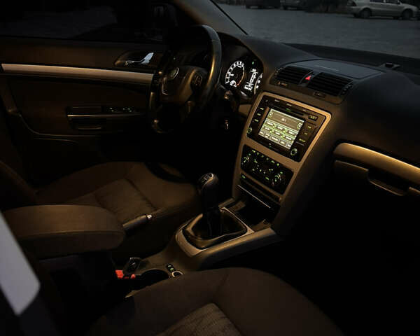 Сірий Шкода Октавія, об'ємом двигуна 1.6 л та пробігом 289 тис. км за 7900 $, фото 17 на Automoto.ua