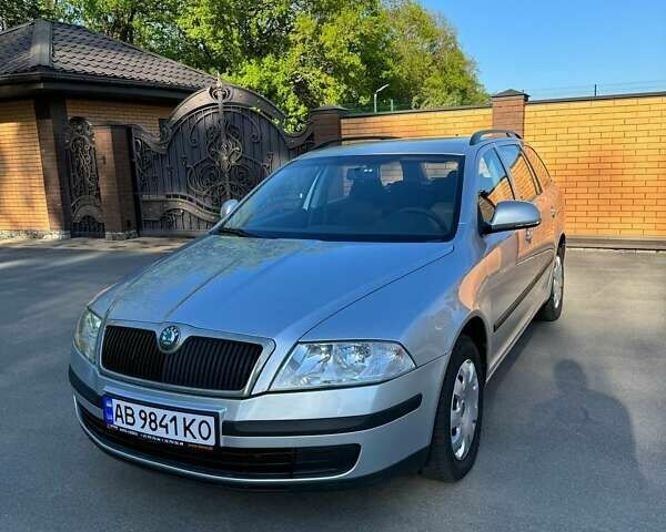 Сірий Шкода Октавія, об'ємом двигуна 1.6 л та пробігом 241 тис. км за 8242 $, фото 1 на Automoto.ua