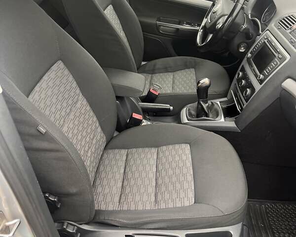 Серый Шкода Октавия, объемом двигателя 1.6 л и пробегом 252 тыс. км за 8950 $, фото 23 на Automoto.ua