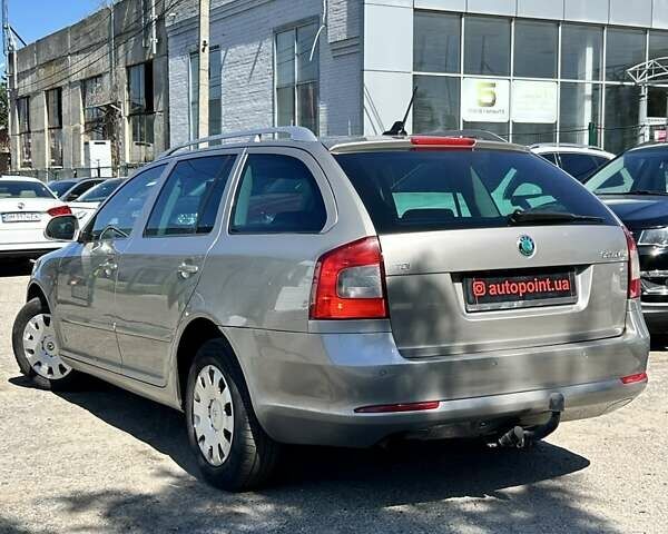 Серый Шкода Октавия, объемом двигателя 1.6 л и пробегом 366 тыс. км за 7600 $, фото 7 на Automoto.ua