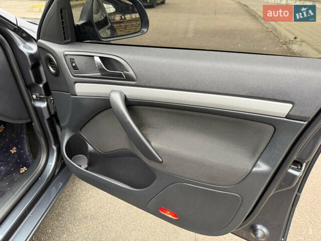 Сірий Шкода Октавія, об'ємом двигуна 1.6 л та пробігом 287 тис. км за 10000 $, фото 19 на Automoto.ua