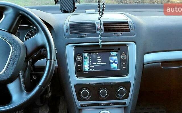 Серый Шкода Октавия, объемом двигателя 1.6 л и пробегом 266 тыс. км за 8900 $, фото 3 на Automoto.ua