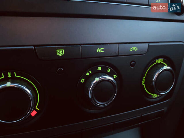 Сірий Шкода Октавія, об'ємом двигуна 1.6 л та пробігом 180 тис. км за 7300 $, фото 42 на Automoto.ua