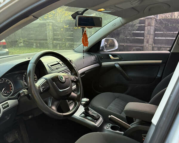 Сірий Шкода Октавія, об'ємом двигуна 1.97 л та пробігом 381 тис. км за 8000 $, фото 18 на Automoto.ua