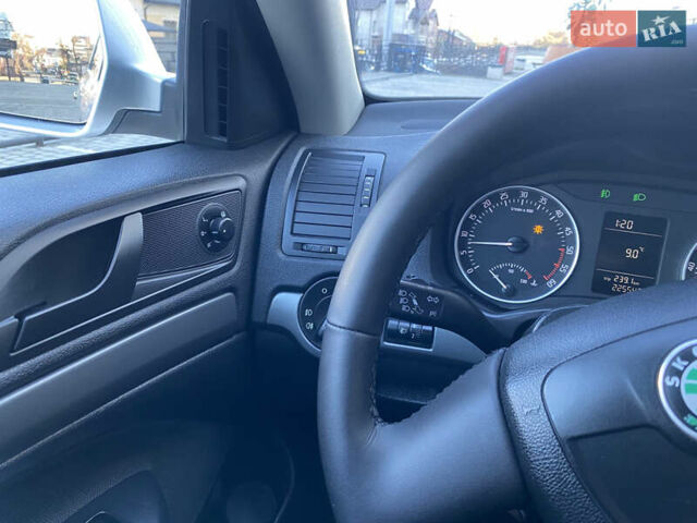 Серый Шкода Октавия, объемом двигателя 1.6 л и пробегом 225 тыс. км за 7999 $, фото 103 на Automoto.ua