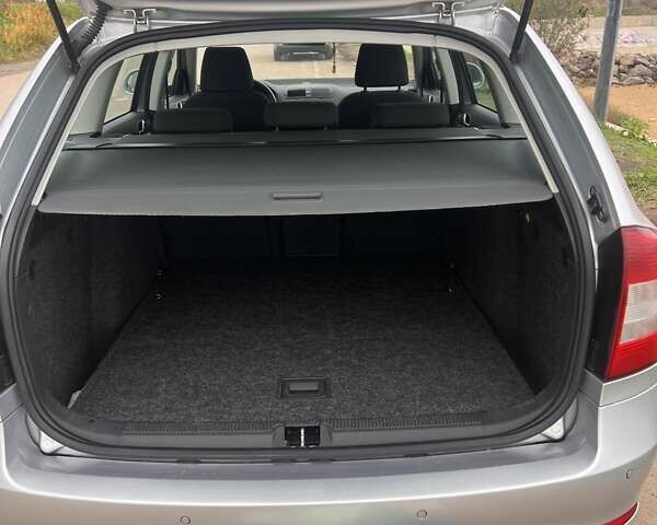 Серый Шкода Октавия, объемом двигателя 1.6 л и пробегом 252 тыс. км за 8950 $, фото 25 на Automoto.ua