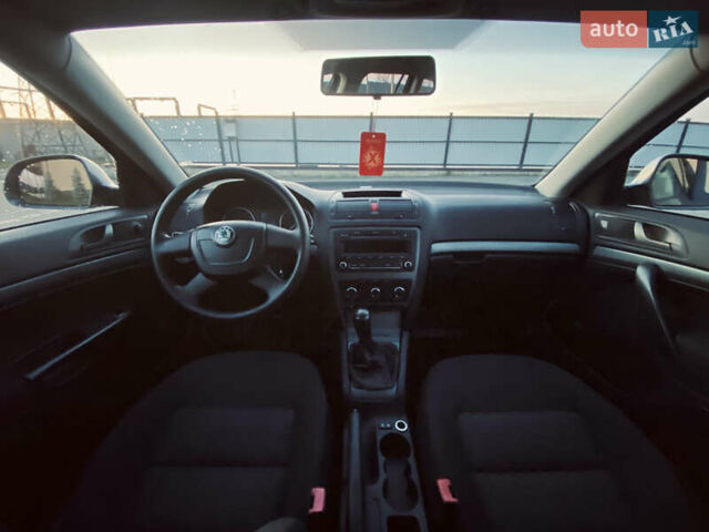 Сірий Шкода Октавія, об'ємом двигуна 1.6 л та пробігом 180 тис. км за 7300 $, фото 32 на Automoto.ua