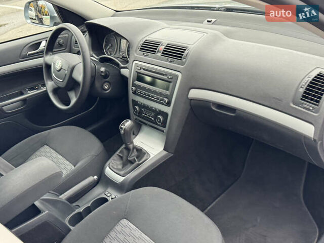 Серый Шкода Октавия, объемом двигателя 1.6 л и пробегом 213 тыс. км за 8750 $, фото 28 на Automoto.ua