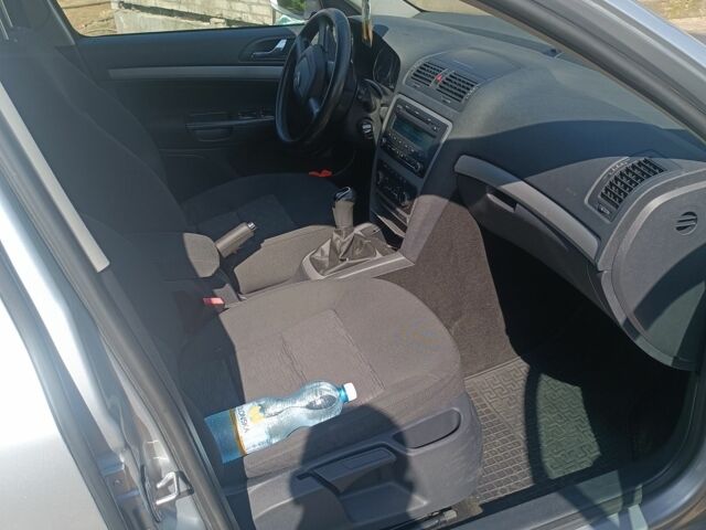 Серый Шкода Октавия, объемом двигателя 2 л и пробегом 265 тыс. км за 7500 $, фото 7 на Automoto.ua