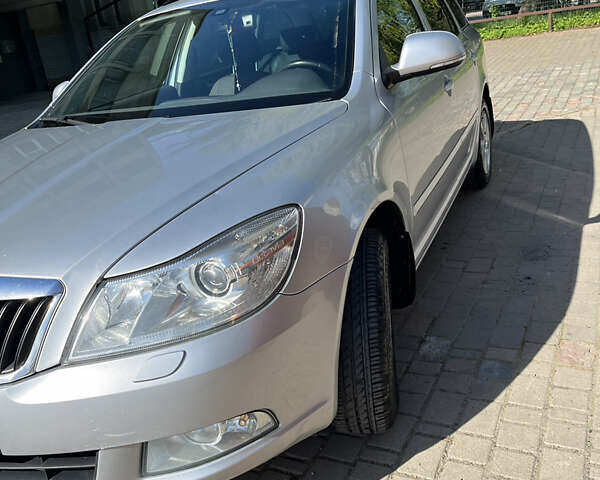Серый Шкода Октавия, объемом двигателя 1.99 л и пробегом 268 тыс. км за 9000 $, фото 5 на Automoto.ua