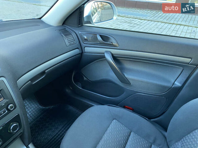 Серый Шкода Октавия, объемом двигателя 1.6 л и пробегом 225 тыс. км за 7999 $, фото 104 на Automoto.ua