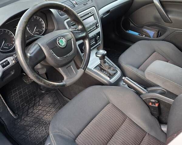 Серый Шкода Октавия, объемом двигателя 1.97 л и пробегом 261 тыс. км за 8100 $, фото 5 на Automoto.ua