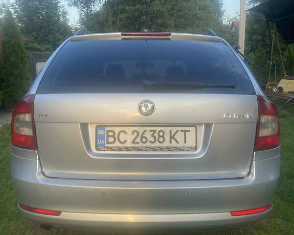 Шкода Октавия 2012 в Яворове на Automoto.ua Серый Шкода Октавия, объемом двигателя 1.6 л и пробегом 254 тыс. км за 8400 $, фото 6 на Automoto.ua