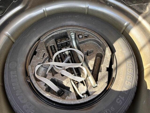 Шкода Октавия 2012 в Ужгороде на Automoto.ua Серый Шкода Октавия, объемом двигателя 1.6 л и пробегом 286 тыс. км за 8350 $, фото 9 на Automoto.ua