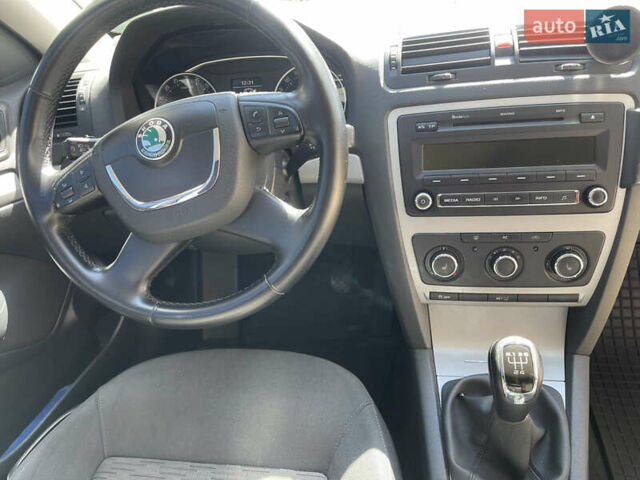 Серый Шкода Октавия, объемом двигателя 1.6 л и пробегом 290 тыс. км за 8900 $, фото 10 на Automoto.ua