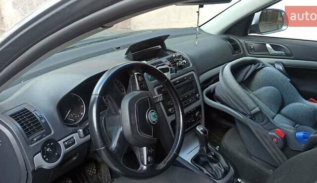 Серый Шкода Октавия, объемом двигателя 1.8 л и пробегом 232 тыс. км за 8200 $, фото 3 на Automoto.ua