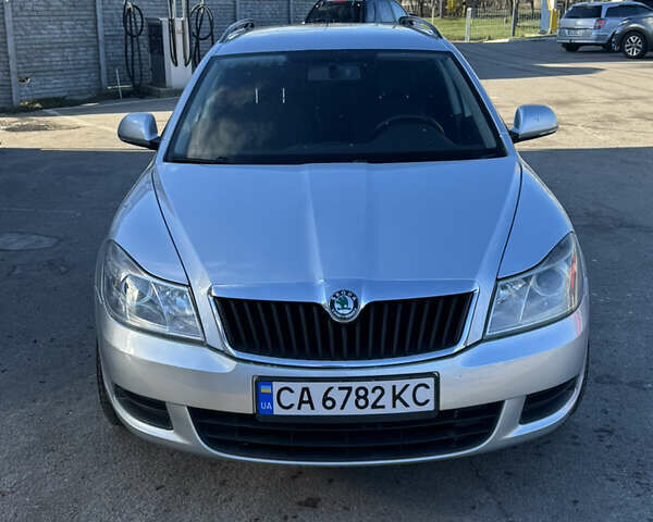 Серый Шкода Октавия, объемом двигателя 1.6 л и пробегом 329 тыс. км за 7800 $, фото 1 на Automoto.ua