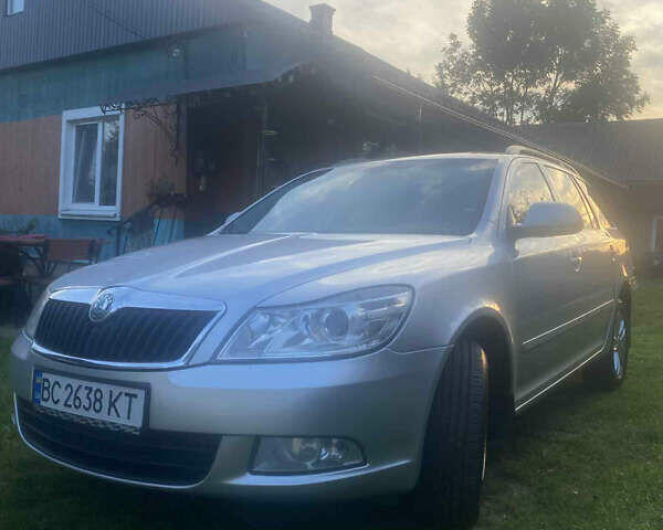 Шкода Октавия 2012 в Яворове на Automoto.ua Серый Шкода Октавия, объемом двигателя 1.6 л и пробегом 254 тыс. км за 8400 $, фото 2 на Automoto.ua