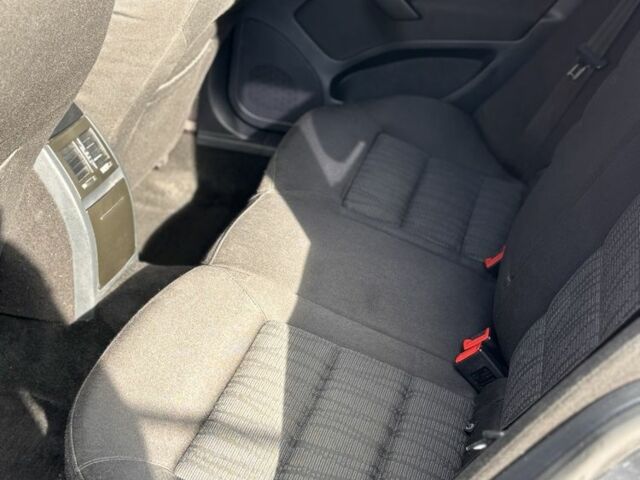 Шкода Октавия 2012 в Ужгороде на Automoto.ua Серый Шкода Октавия, объемом двигателя 1.6 л и пробегом 286 тыс. км за 8350 $, фото 15 на Automoto.ua