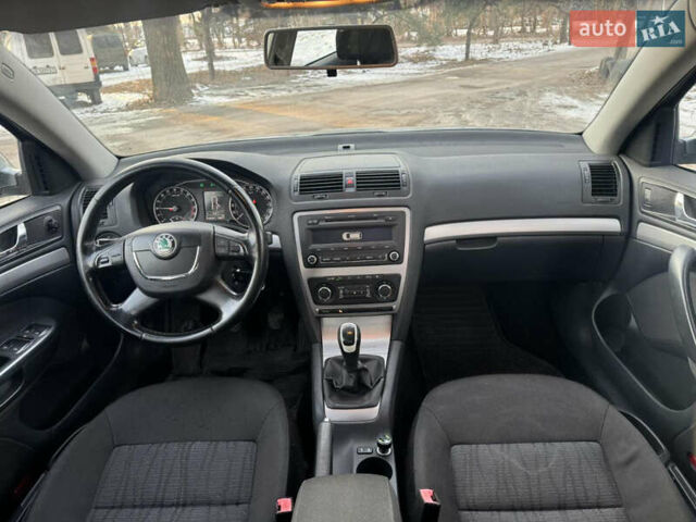 Серый Шкода Октавия, объемом двигателя 1.6 л и пробегом 297 тыс. км за 8999 $, фото 4 на Automoto.ua