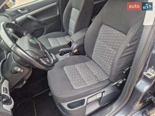 Серый Шкода Октавия, объемом двигателя 2 л и пробегом 284 тыс. км за 11450 $, фото 25 на Automoto.ua