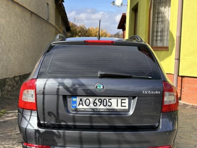 Шкода Октавия 2012 в Ужгороде на Automoto.ua Серый Шкода Октавия, объемом двигателя 1.6 л и пробегом 286 тыс. км за 8350 $, фото 6 на Automoto.ua