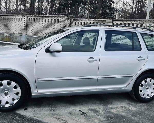 Серый Шкода Октавия, объемом двигателя 1.6 л и пробегом 221 тыс. км за 7900 $, фото 1 на Automoto.ua