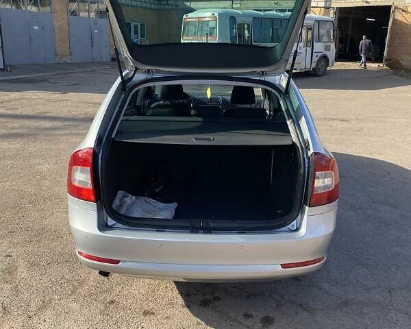 Серый Шкода Октавия, объемом двигателя 1.6 л и пробегом 250 тыс. км за 9200 $, фото 2 на Automoto.ua