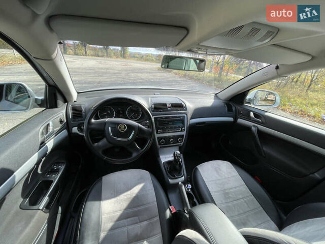 Шкода Октавія 2012 у Кельменцах на Automoto.ua Сірий Шкода Октавія, об'ємом двигуна 1.99 л та пробігом 305 тис. км за 6800 $, фото 18 на Automoto.ua